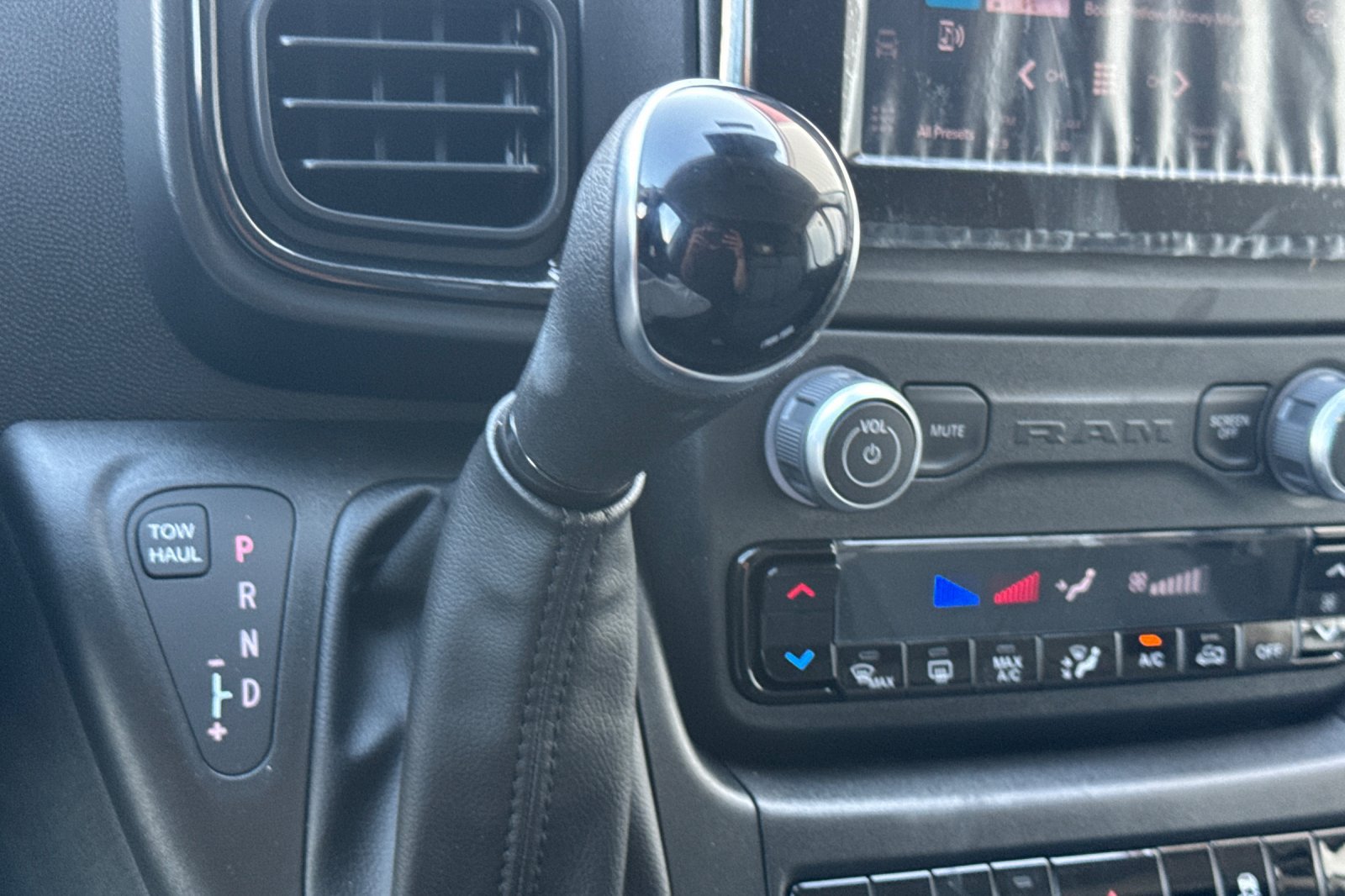 New 2027 RAM ProMaster 2500 w/ Convenience Group FWD image 18