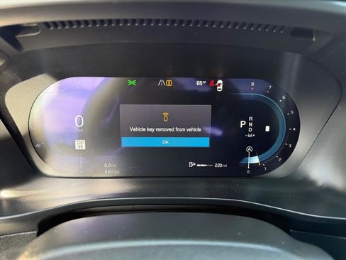 Used 2024 Volvo XC40 B5 Core image 32