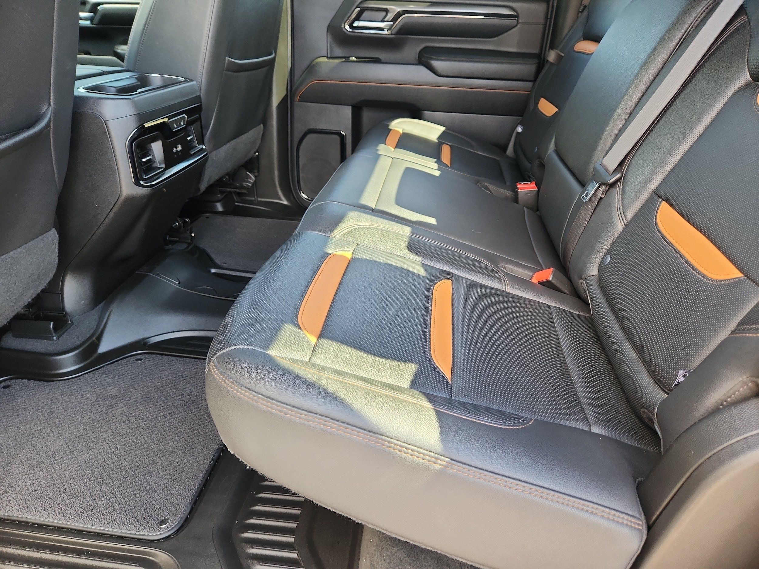 Used 2024 GMC Sierra 2500 AT4 w/ Technology Package AWD/4WD image 11