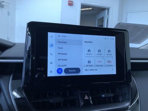 Certified 2025 Toyota Corolla LE image 27