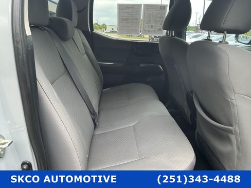 Used 2020 Toyota Tacoma SR5 RWD image 14