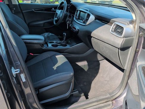 Used 2019 Kia Sorento AWD V6 image 20