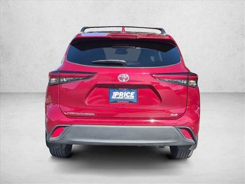 Used 2022 Toyota Highlander XLE FWD image 6