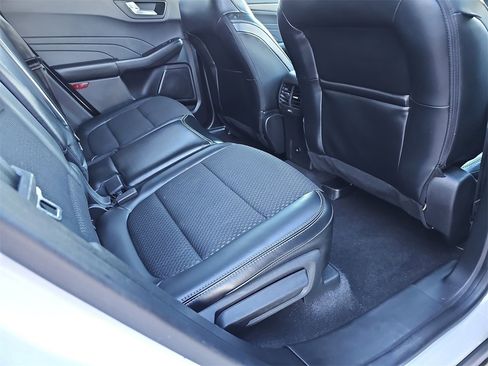 Used 2023 Ford Escape SE image 11