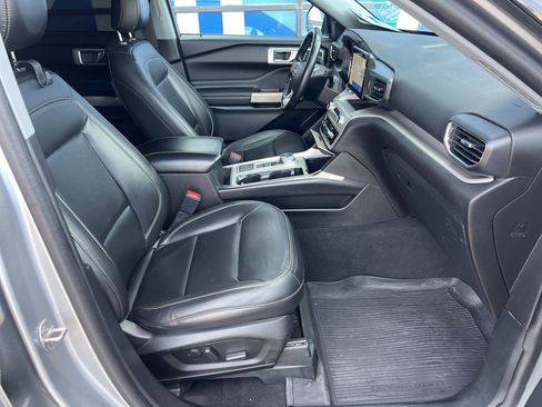 Used 2022 Ford Explorer XLT w/ Equipment Group 202A image 18
