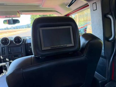 Used 2005 HUMMER H2 SUT w/ Preferred Equipment Group AWD/4WD image 18