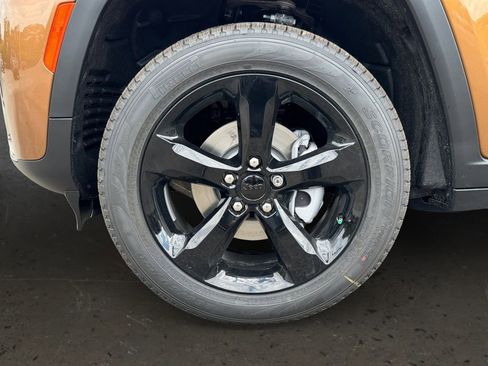 New 2026 Jeep Grand Cherokee Limited RWD image 10