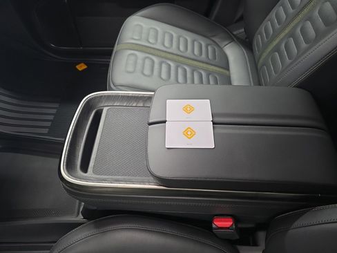 Used 2022 Rivian R1T Adventure image 29