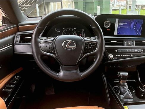 Used 2025 Lexus ES 350 w/ Premium Package FWD image 8