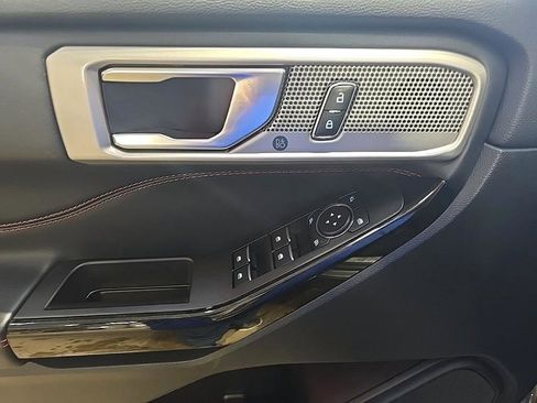 Used 2022 Ford Explorer ST-Line image 11