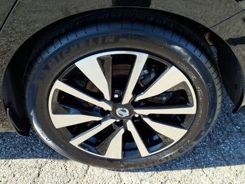 Certified 2023 Nissan Sentra SV w/ SV Premium Package FWD image 7