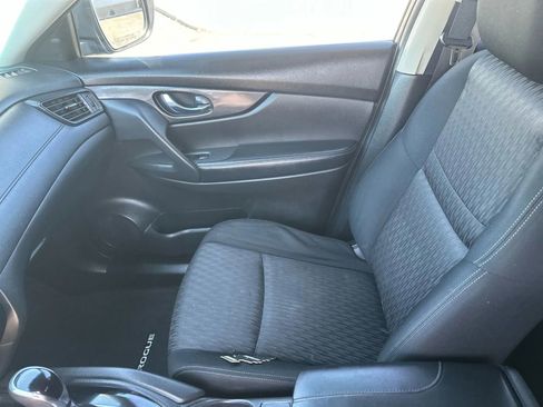 Used 2017 Nissan Rogue S w/ Appearance Package image 10