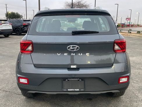 Used 2025 Hyundai Venue SEL image 6