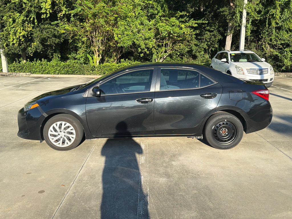Used 2018 Toyota Corolla LE FWD image 7