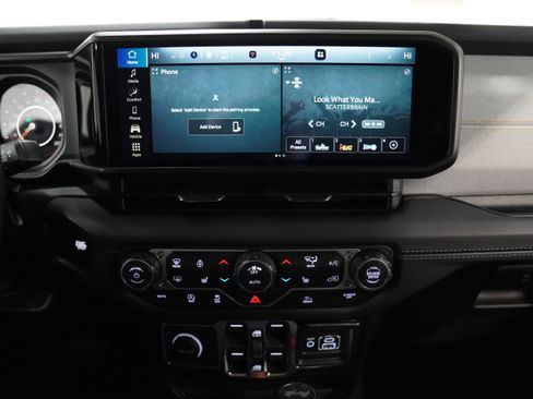 New 2026 Jeep Wrangler Sahara AWD/4WD image 22