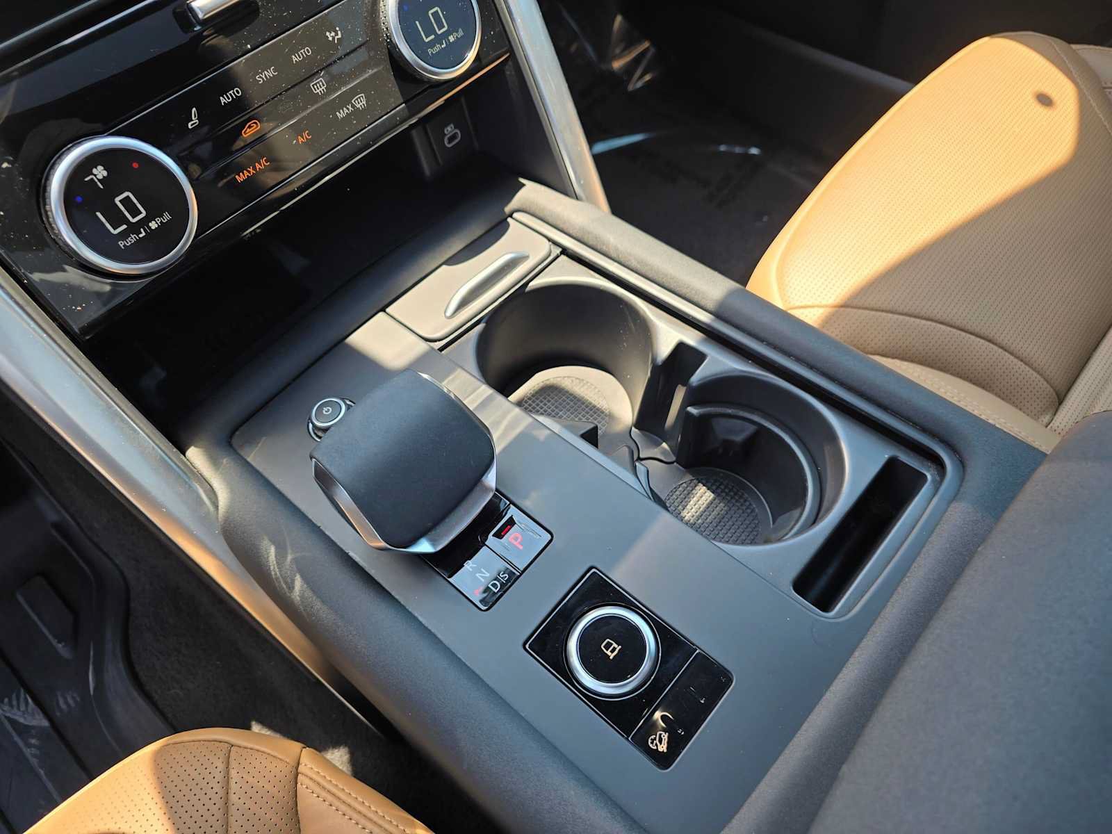 Used 2025 Land Rover Discovery Dynamic SE AWD/4WD image 33