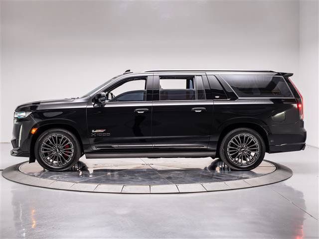 Used 2023 Cadillac Escalade ESV V w/ Heavy-Duty Trailer Package AWD/4WD image 10