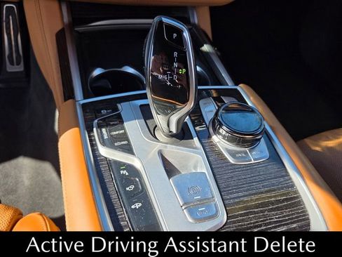 Used 2021 BMW 750i xDrive w/ Executive Package image 28
