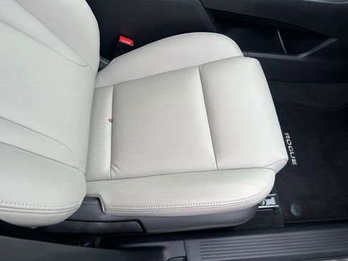 Used 2023 Nissan Rogue SV image 17