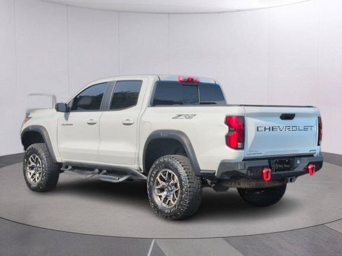 Used 2024 Chevrolet Colorado ZR2 w/ ZR2 Convenience Package III AWD/4WD image 3