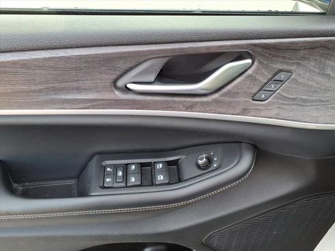 Used 2023 Jeep Grand Cherokee L Limited w/ Black Appearance Package image 16