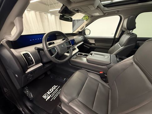 Used 2025 Ford Expedition Max Active AWD/4WD image 11