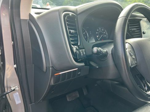 Used 2019 Mitsubishi Outlander SEL AWD/4WD image 13