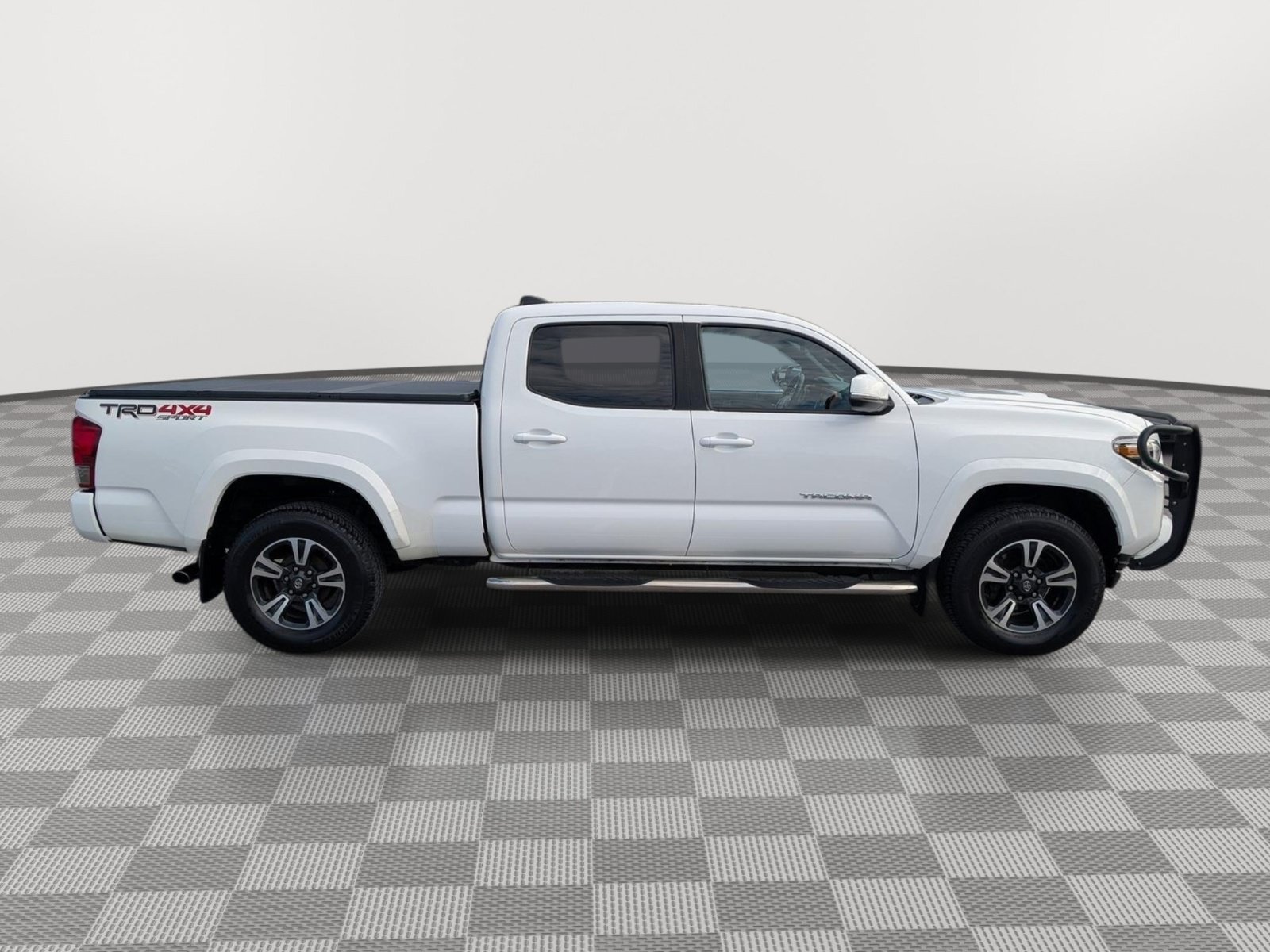 Used 2016 Toyota Tacoma TRD Sport w/ Towing Package AWD/4WD image 6