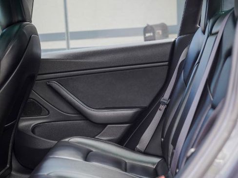 Used 2018 Tesla Model 3 RWD image 17