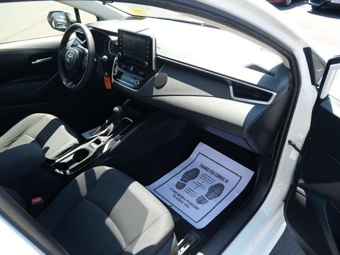 Used 2020 Toyota Corolla LE FWD image 16