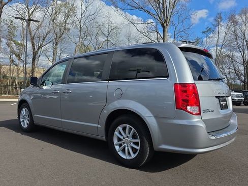 Used 2019 Dodge Grand Caravan SXT w/ Rear Park Assist Package image 5