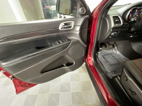 Used 2021 Jeep Grand Cherokee Laredo AWD/4WD image 19