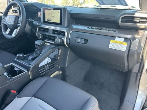 Used 2025 Toyota Tacoma TRD Off-Road image 12