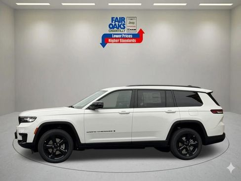 New 2025 Jeep Grand Cherokee L Laredo image 10