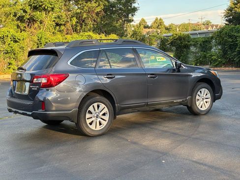 Used 2017 Subaru Outback 2.5i Premium w/ Popular Package #1 AWD/4WD image 6
