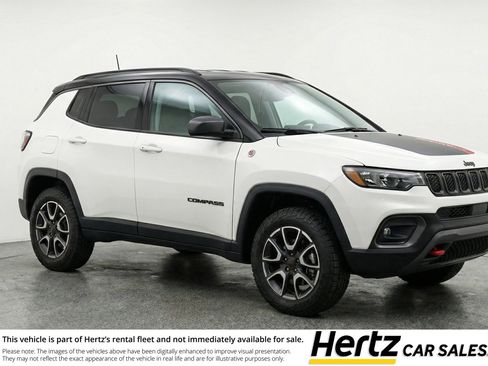 Used 2025 Jeep Compass Trailhawk AWD/4WD image 1