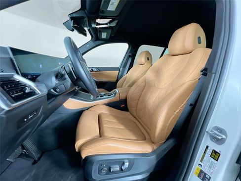 Used 2025 BMW X5 xDrive50e w/ Premium Package image 21