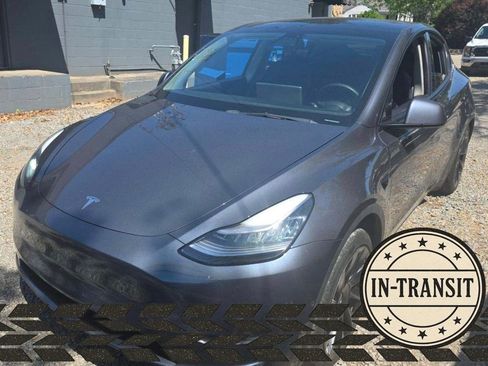 Used 2021 Tesla Model Y Long Range AWD/4WD image 1