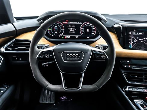 Used 2023 Audi e-tron GT Premium Plus image 19