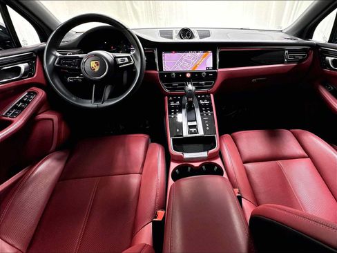 Used 2026 Porsche Macan AWD/4WD image 16