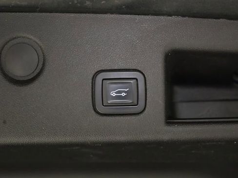 Used 2018 Chevrolet Equinox LT w/ Sun & Infotainment Package image 34