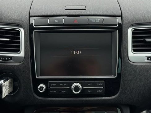 Used 2015 Volkswagen Touareg TDI AWD/4WD image 3