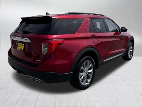 Certified 2022 Ford Explorer XLT w/ Equipment Group 202A AWD/4WD image 7