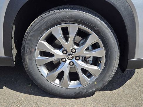 Used 2024 Toyota Grand Highlander AWD Hybrid image 10
