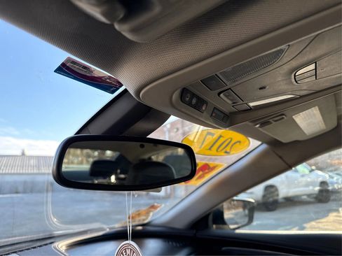 Used 2017 Chevrolet Impala LT w/ Convenience Package image 18