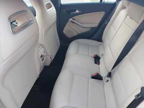 Used 2018 Mercedes-Benz CLA 250 image 16