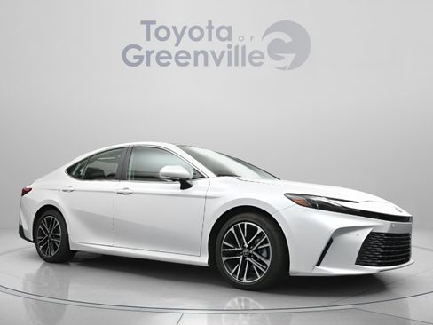 Used 2025 Toyota Camry XLE w/ Premium Plus Package FWD image 19