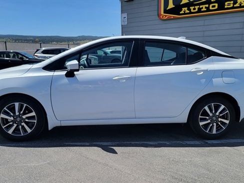 Used 2022 Nissan Versa SV w/ Trunk Package FWD image 9