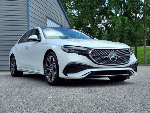 Used 2025 Mercedes-Benz E 350 Sedan image 3