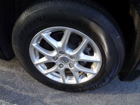 Used 2023 Chrysler Pacifica Touring-L image 8